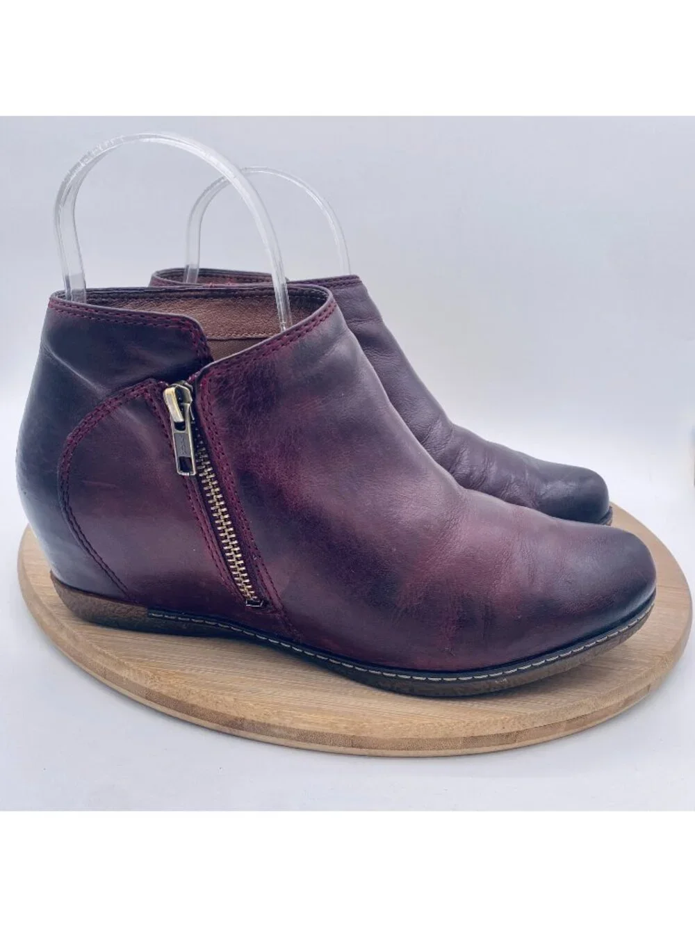 Dansko Layla Boots Womens 7.5 38 Burgundy Leather Ankle Wedge Zip Minimalist